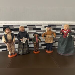 Byers Choice Carolers Five Men Women Boy Colonial Style  9-13 Inches No Marks